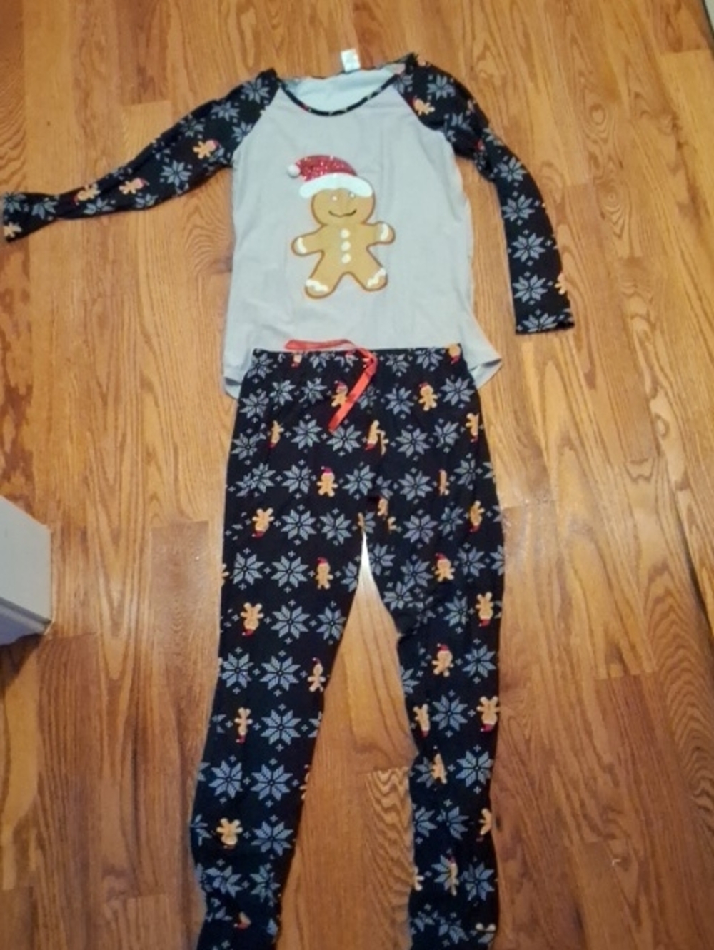 Christmas Juniors Embellished  Gingerbread Holiday Pajama Set - Black & Gray